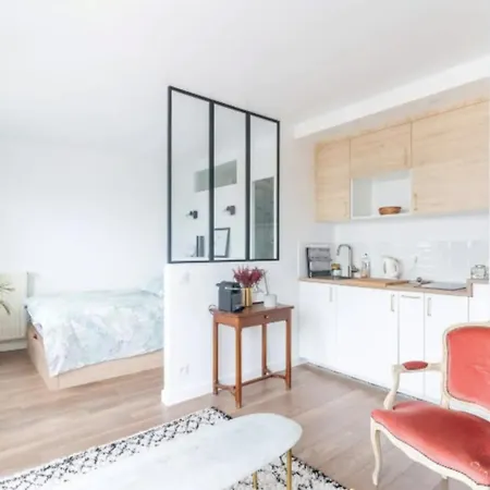 Very Well Equipped Studio Close To Montmartre *